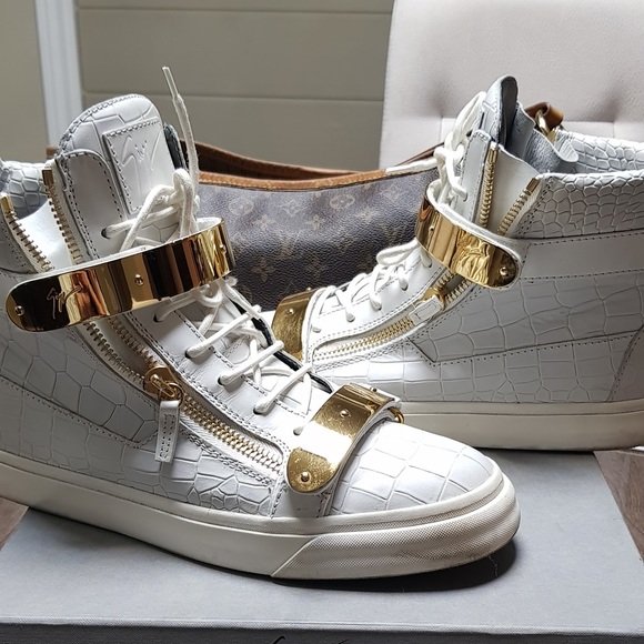 Giuseppe Zanotti - Picture 3 of 6